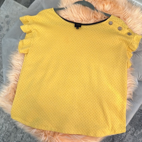 Yellow Ruffle Short Sleeve Top With Large Left Side Button Accent Sz MED - Picture 4 of 4